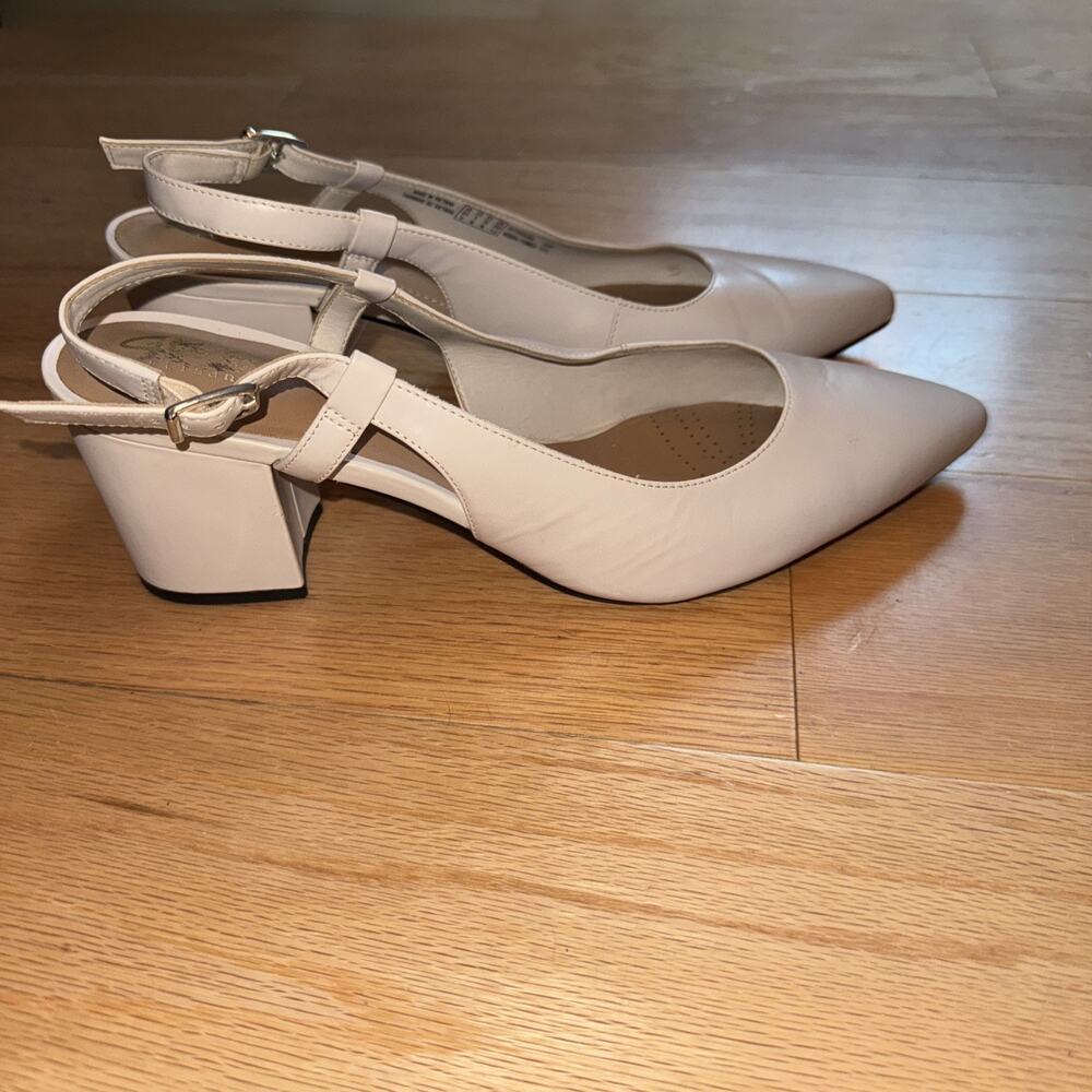 Clarks Linvale Loop Slingback Pumps Kitten Heels Pointed Toe Sz 9 Beige-Blush - Picture 8 of 8